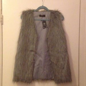 NWT Gray vest (fur-like)
